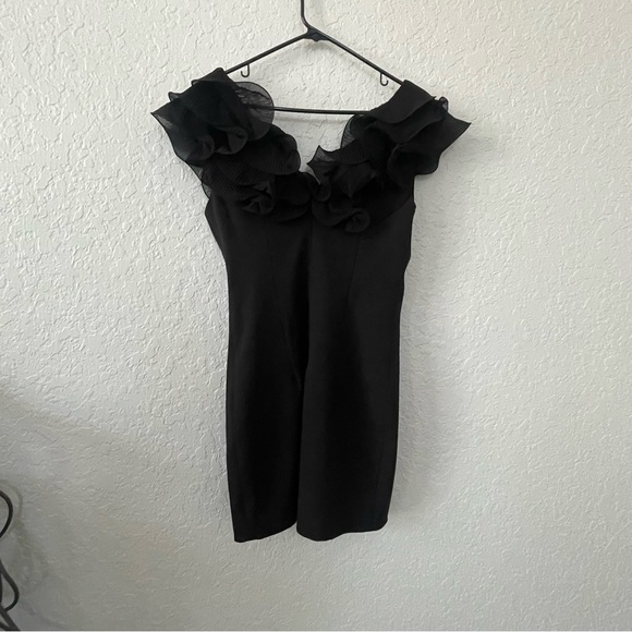 BCBGMAXAZRIA Women's Mini Evening Dress with Ruffle Detail and Zipper - 8 - Picture 3 of 10